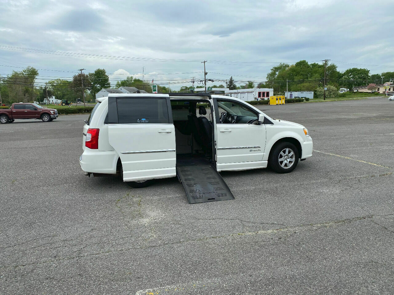 2012 Chrysler Town And Country Touring 4dr Mini Van